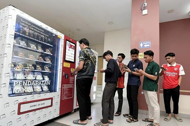 自動售貨機售賣蒸飯.jpg