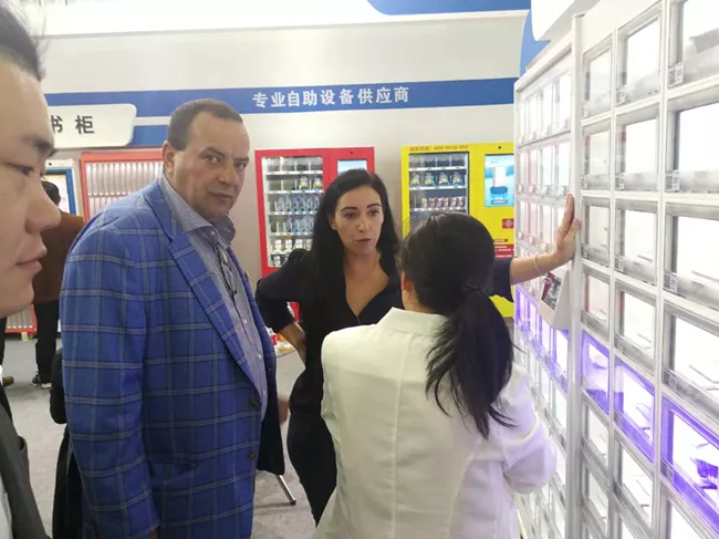 2018上海展会（格子柜自动售货机）